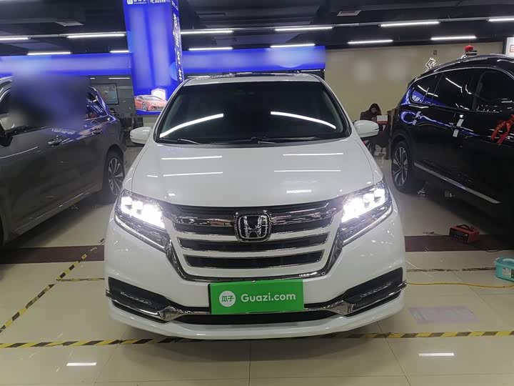 Фото 3 - Honda Elysion