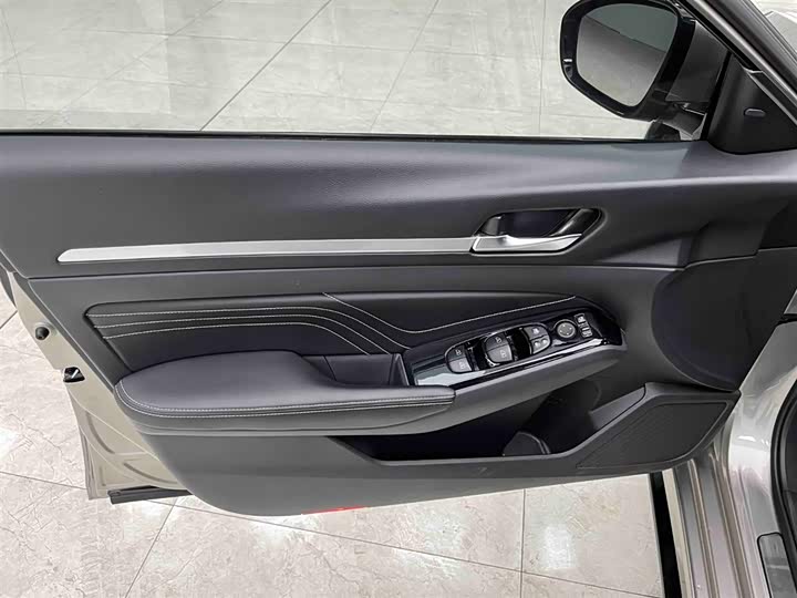 Фото 10 - Nissan Teana