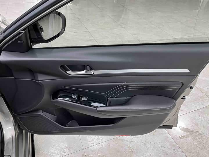 Фото 12 - Nissan Teana