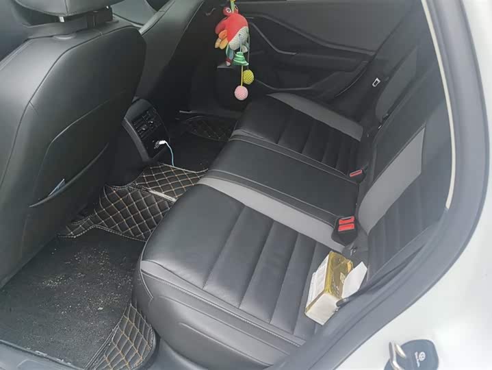 Фото 11 - Volkswagen Sagitar L