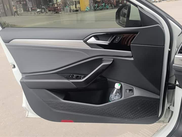 Фото 7 - Volkswagen Sagitar L