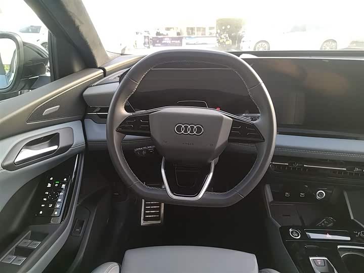 Фото 11 - Audi Q6L e-tron