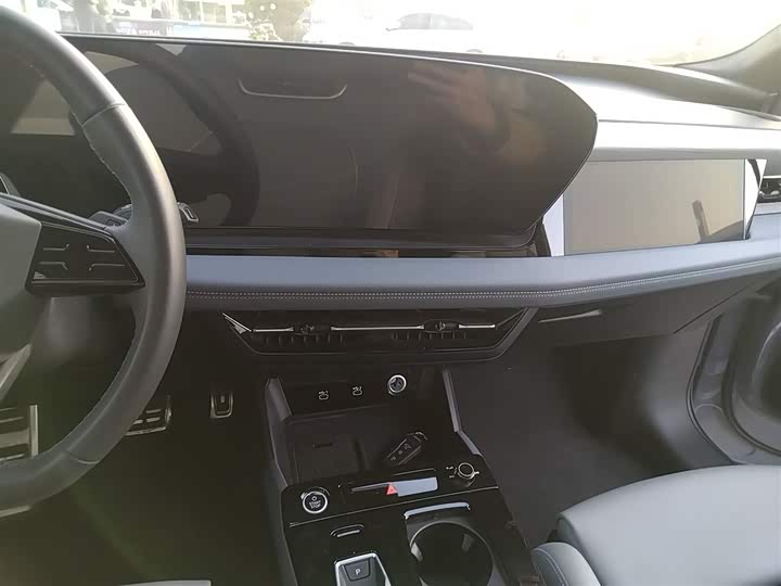 Фото 13 - Audi Q6L e-tron