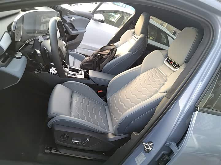 Фото 15 - Audi Q6L e-tron