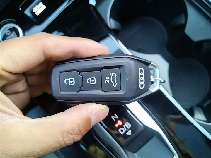 Фото 9 - Audi Q6L e-tron