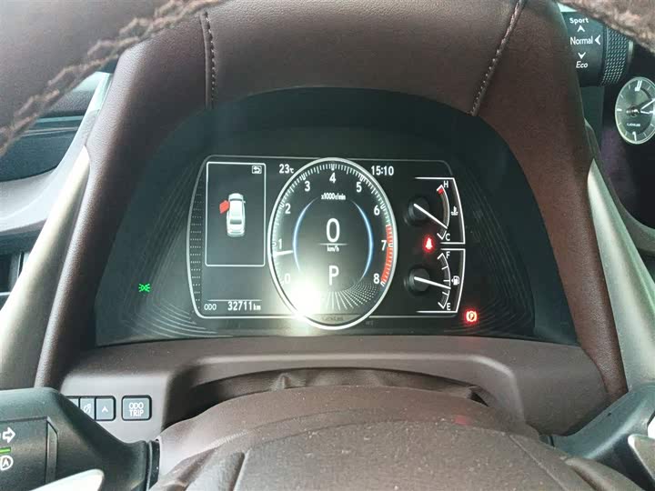 Фото 12 - Lexus ES