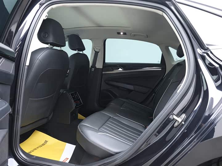 Фото 11 - Volkswagen Passat