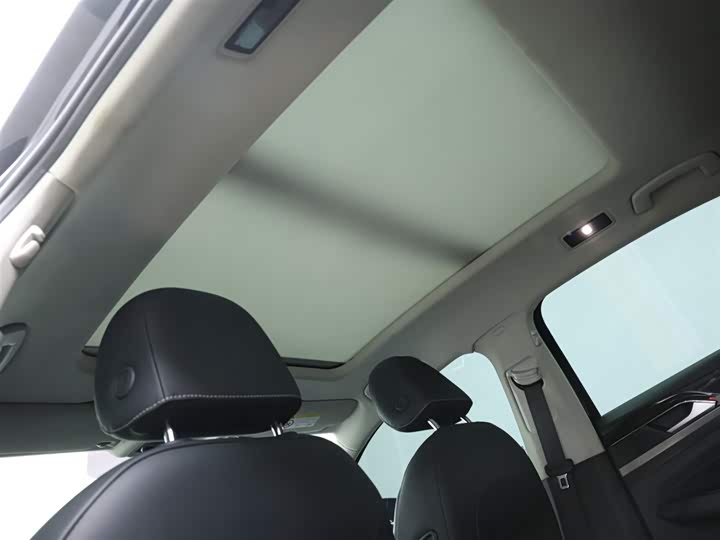 Фото 12 - Volkswagen Passat