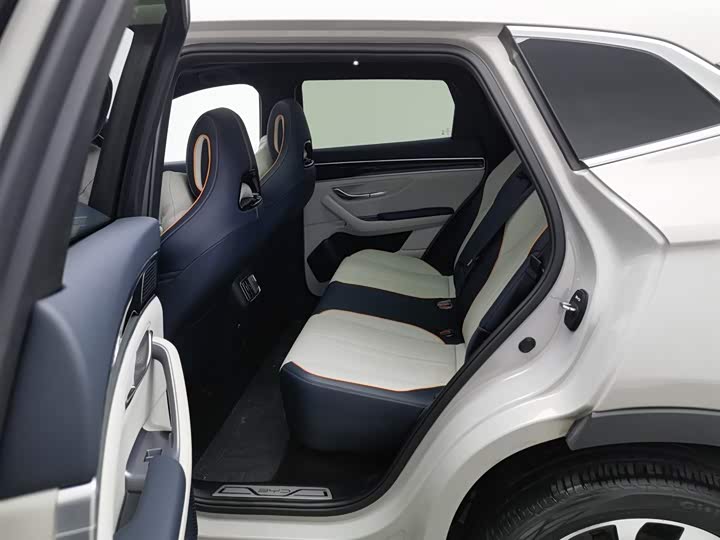 Фото 15 - BYD Song Plus Hybrid/EV