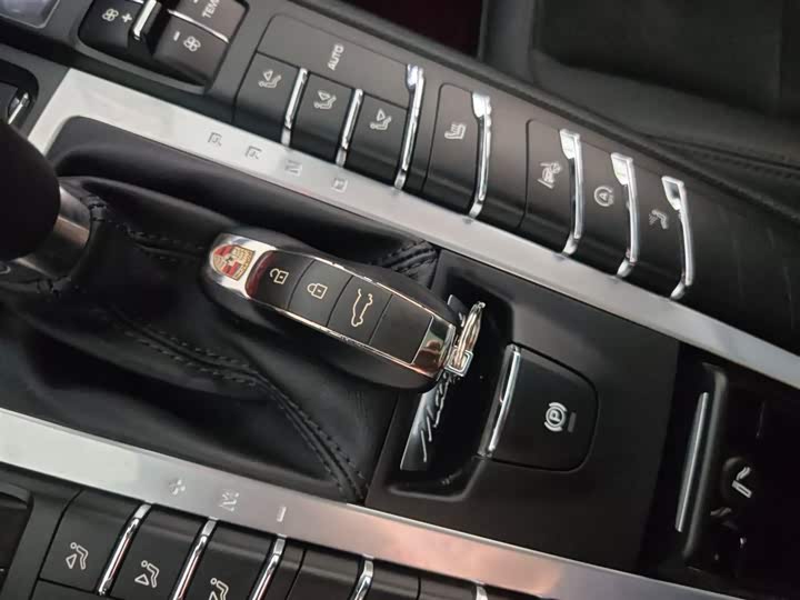 Фото 11 - Porsche Macan