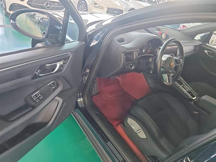 Фото 13 - Porsche Macan