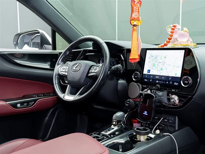 Фото 13 - Lexus NX