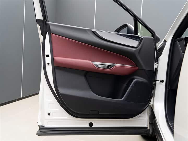 Фото 6 - Lexus NX