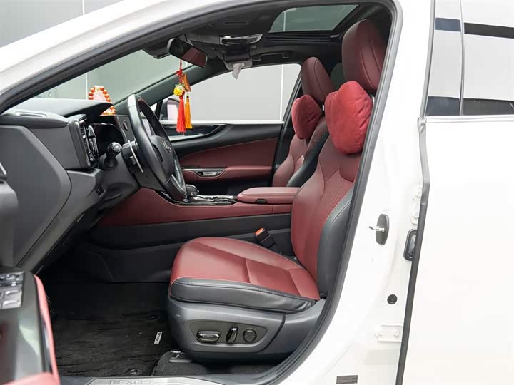 Фото 7 - Lexus NX