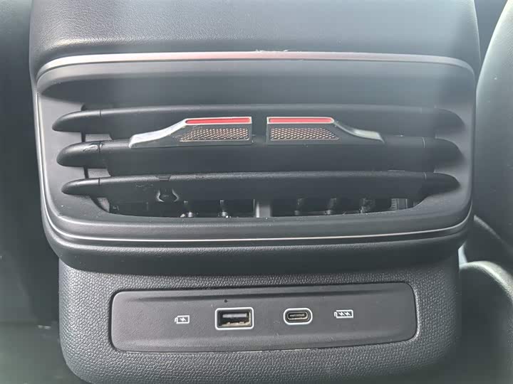 Фото 22 - Hongqi HS3 Hybrid