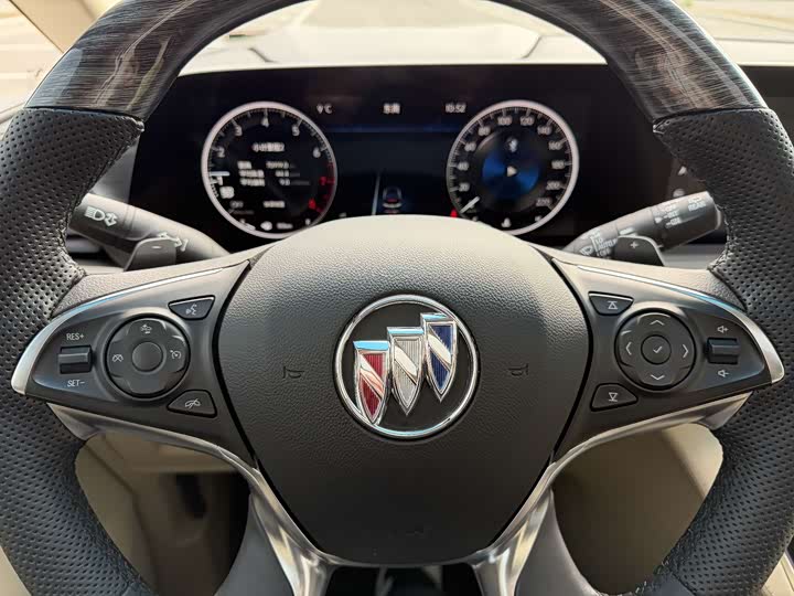 Фото 10 - Buick GL8 ES