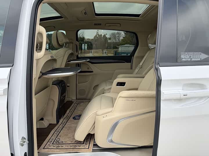 Фото 16 - Buick GL8 ES