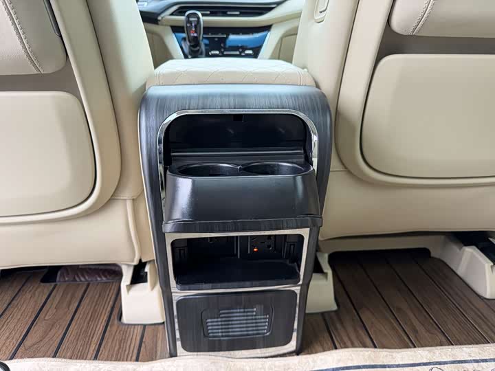 Фото 17 - Buick GL8 ES