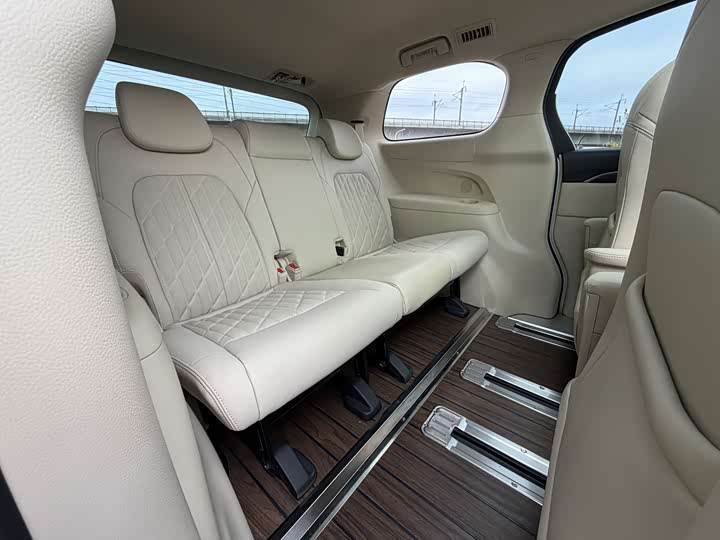 Фото 18 - Buick GL8 ES