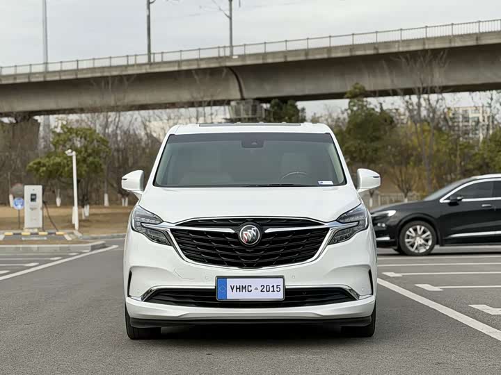 Фото 2 - Buick GL8 ES