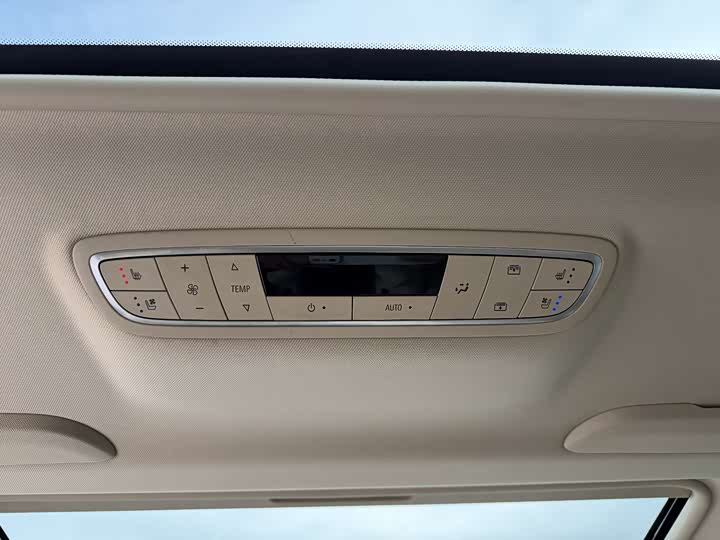 Фото 20 - Buick GL8 ES