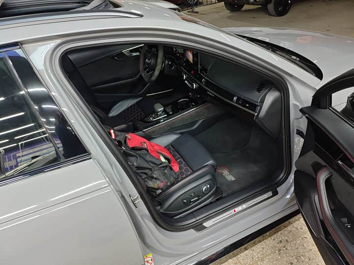 Фото 11 - Audi RS 4