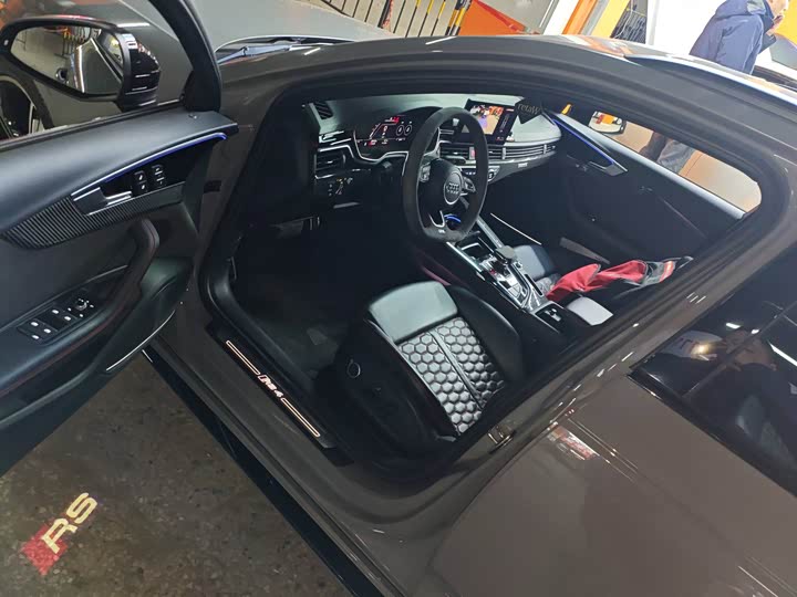 Фото 4 - Audi RS 4