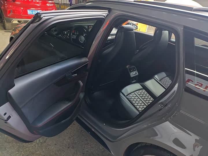 Фото 5 - Audi RS 4