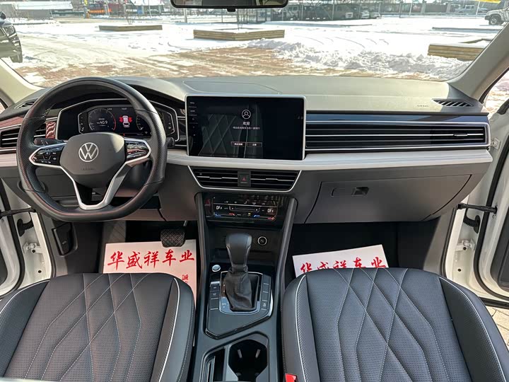 Фото 10 - Volkswagen Tiguan L Pro