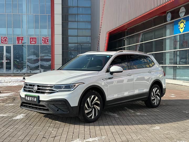 Фото 3 - Volkswagen Tiguan L Pro