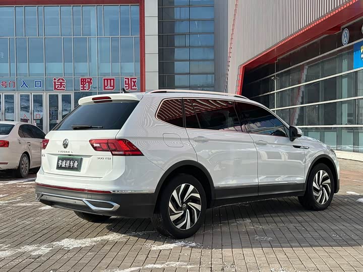 Фото 5 - Volkswagen Tiguan L Pro