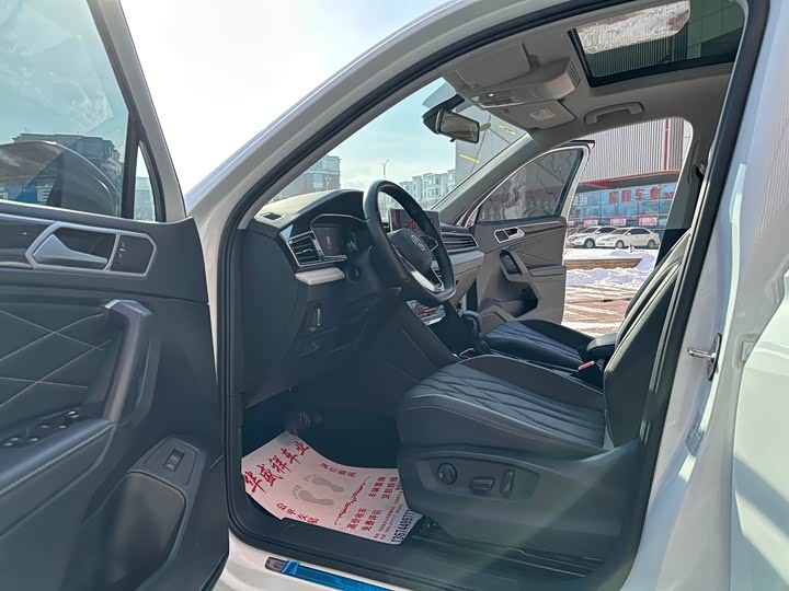 Фото 8 - Volkswagen Tiguan L Pro