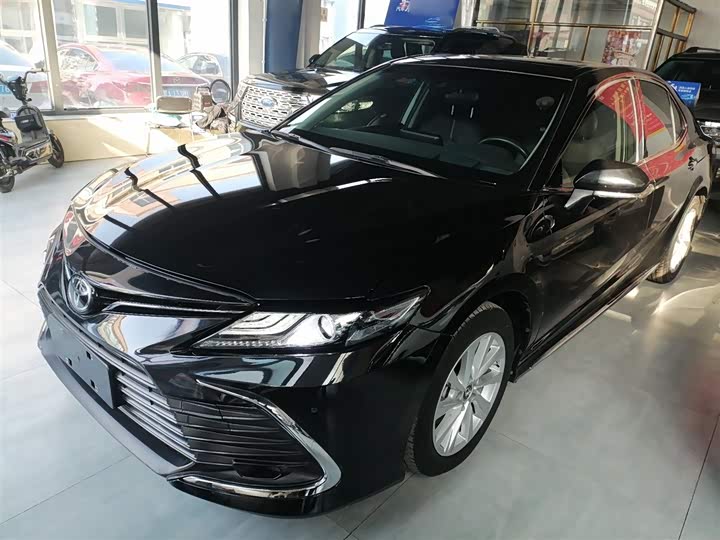 Фото 1 - Toyota Camry