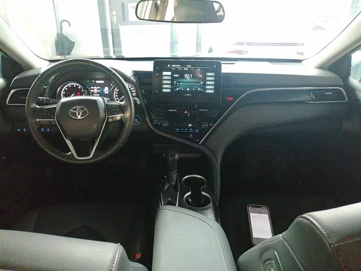 Фото 10 - Toyota Camry