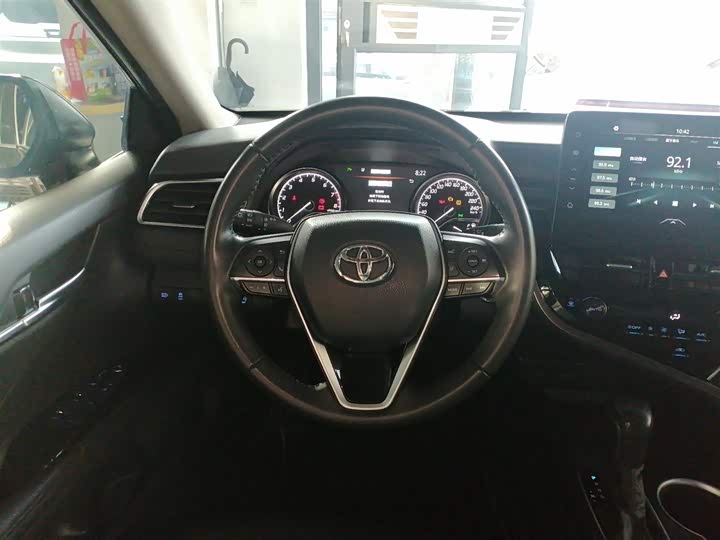 Фото 11 - Toyota Camry