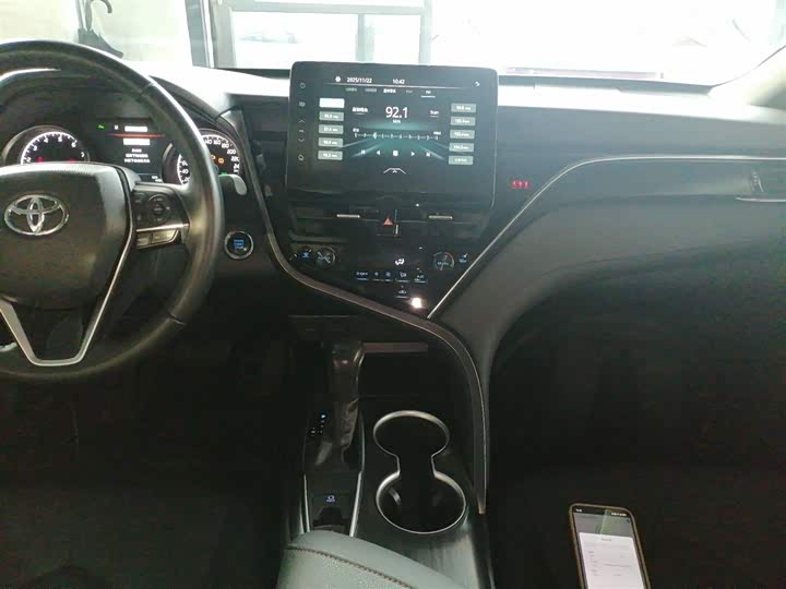 Фото 13 - Toyota Camry