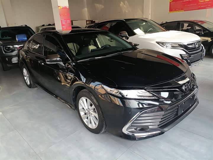 Фото 4 - Toyota Camry