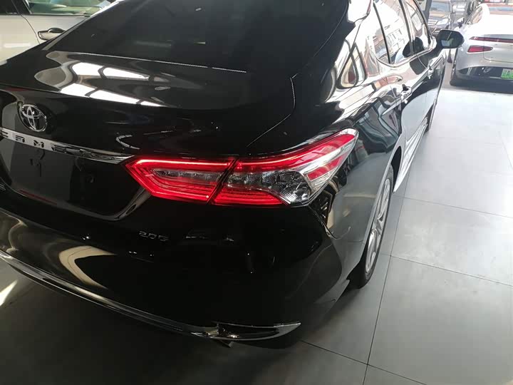 Фото 8 - Toyota Camry