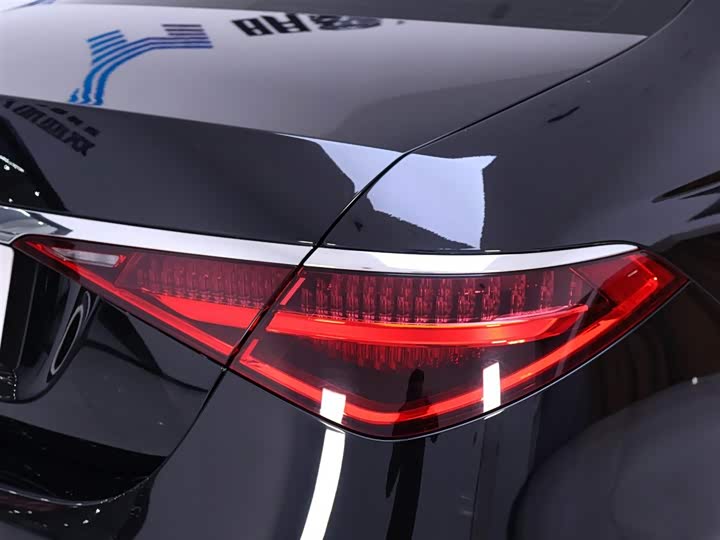 Фото 9 - Mercedes-Benz S-Class