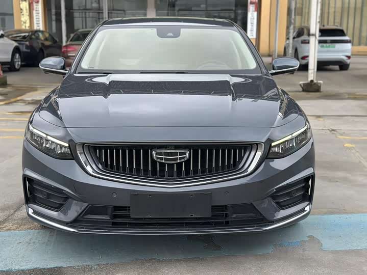 Фото 2 - Geely Preface