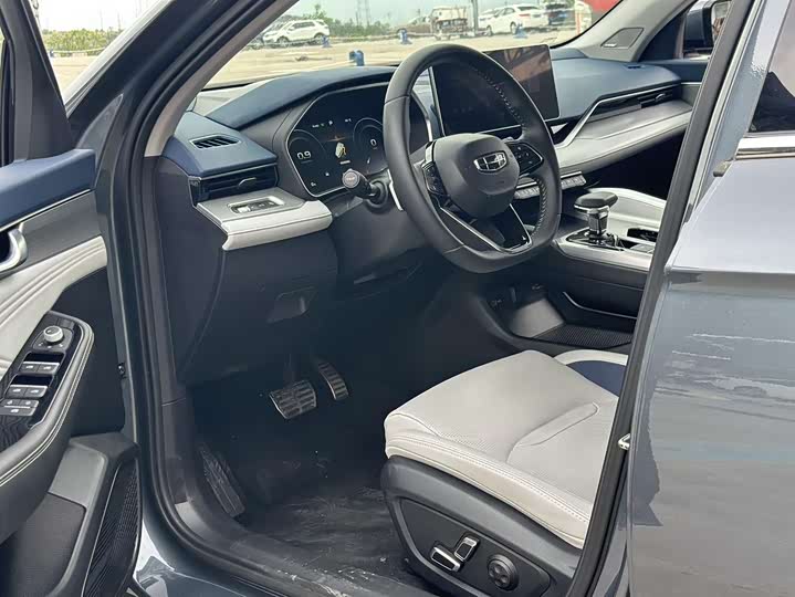 Фото 4 - Geely Preface