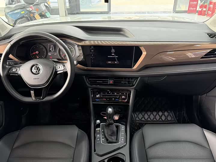 Фото 6 - Volkswagen Tharu