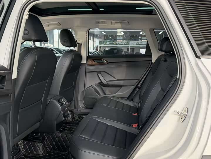 Фото 8 - Volkswagen Tharu