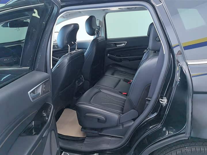 Фото 11 - Ford Edge