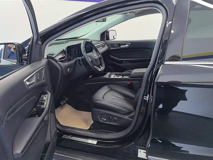 Фото 9 - Ford Edge