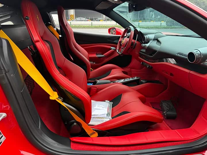 Фото 13 - Ferrari F8