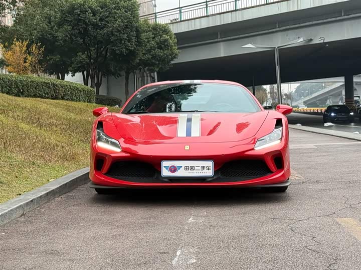 Фото 2 - Ferrari F8