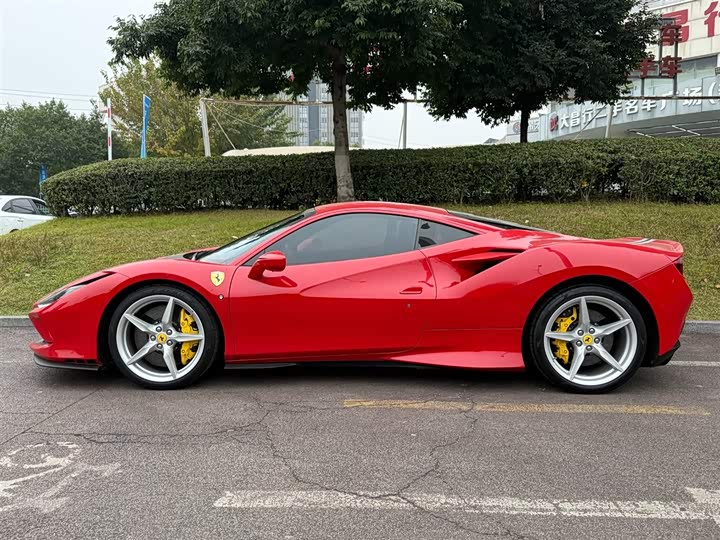 Фото 3 - Ferrari F8