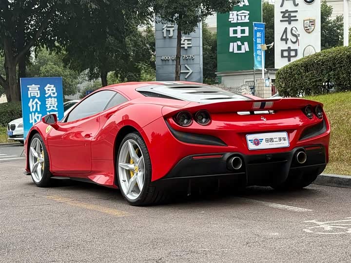 Фото 4 - Ferrari F8