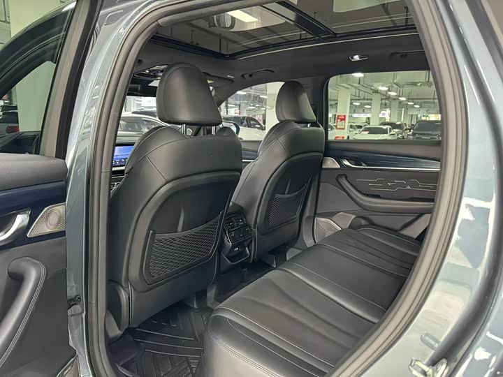 Фото 8 - Geely Monjaro